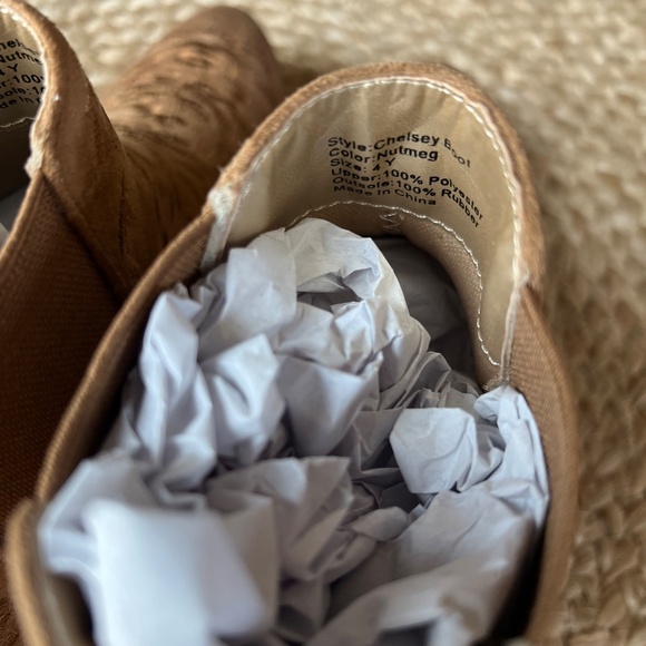 NIB Chelsey Boot in Nutmeg Y4 - Picture 11 of 16